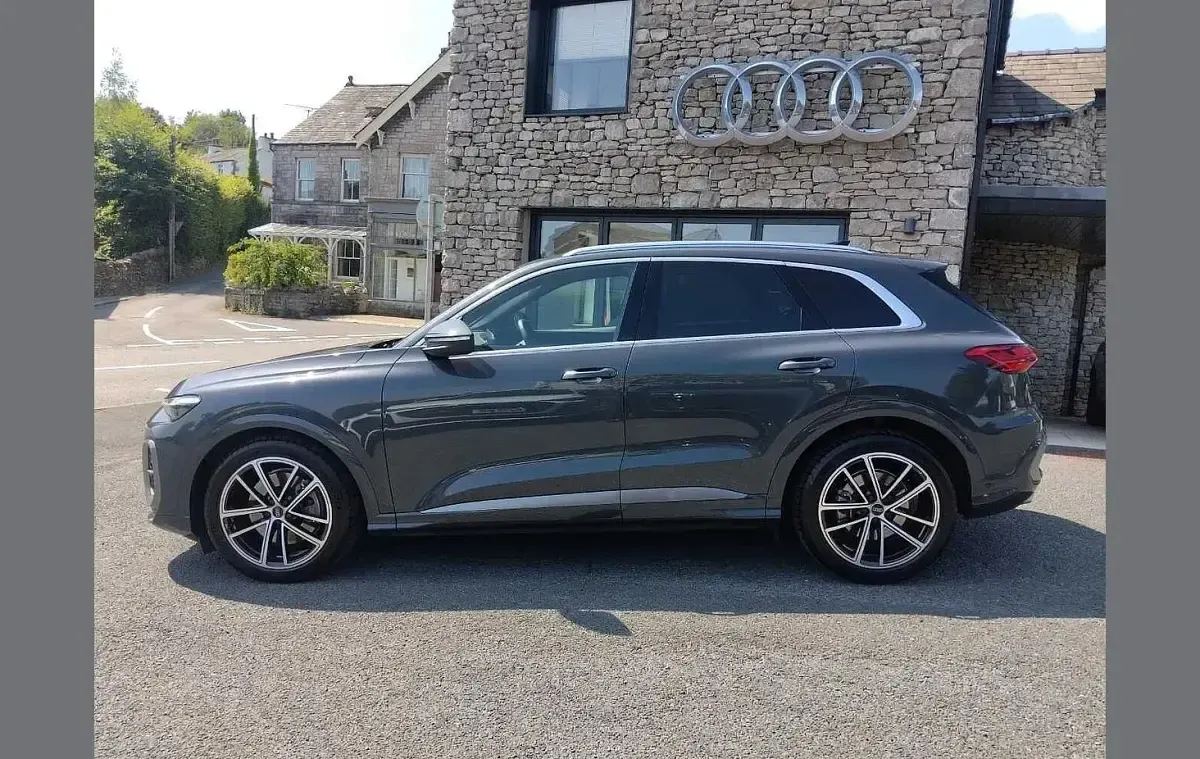 Used Audi Q5 Advanced 204 HP (150 kW) 2025 Grey SUV