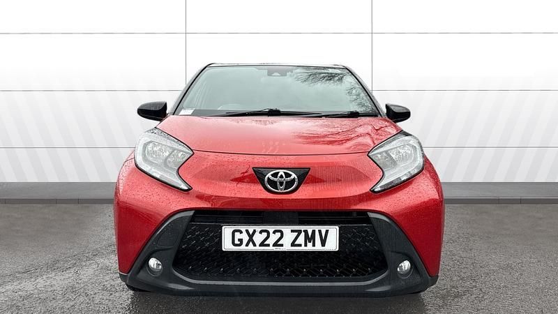 Used Toyota Aygo X 72 HP (52 kW) 2022 Red SUV