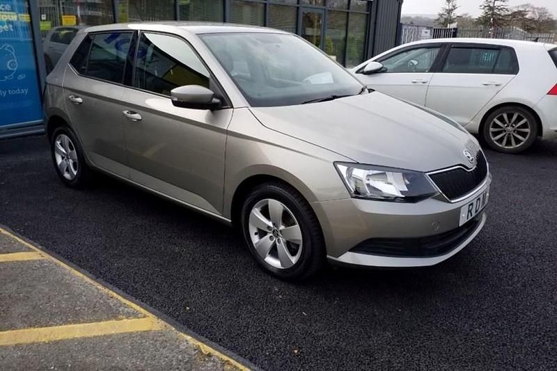 Used Skoda Fabia SE 90 HP (66 kW) 2017 Beige Hatchback
