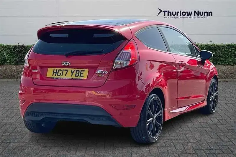 Usado Ford Fiesta ST-Line 140 HP (102 kW) 2017 Vermelho Citadino