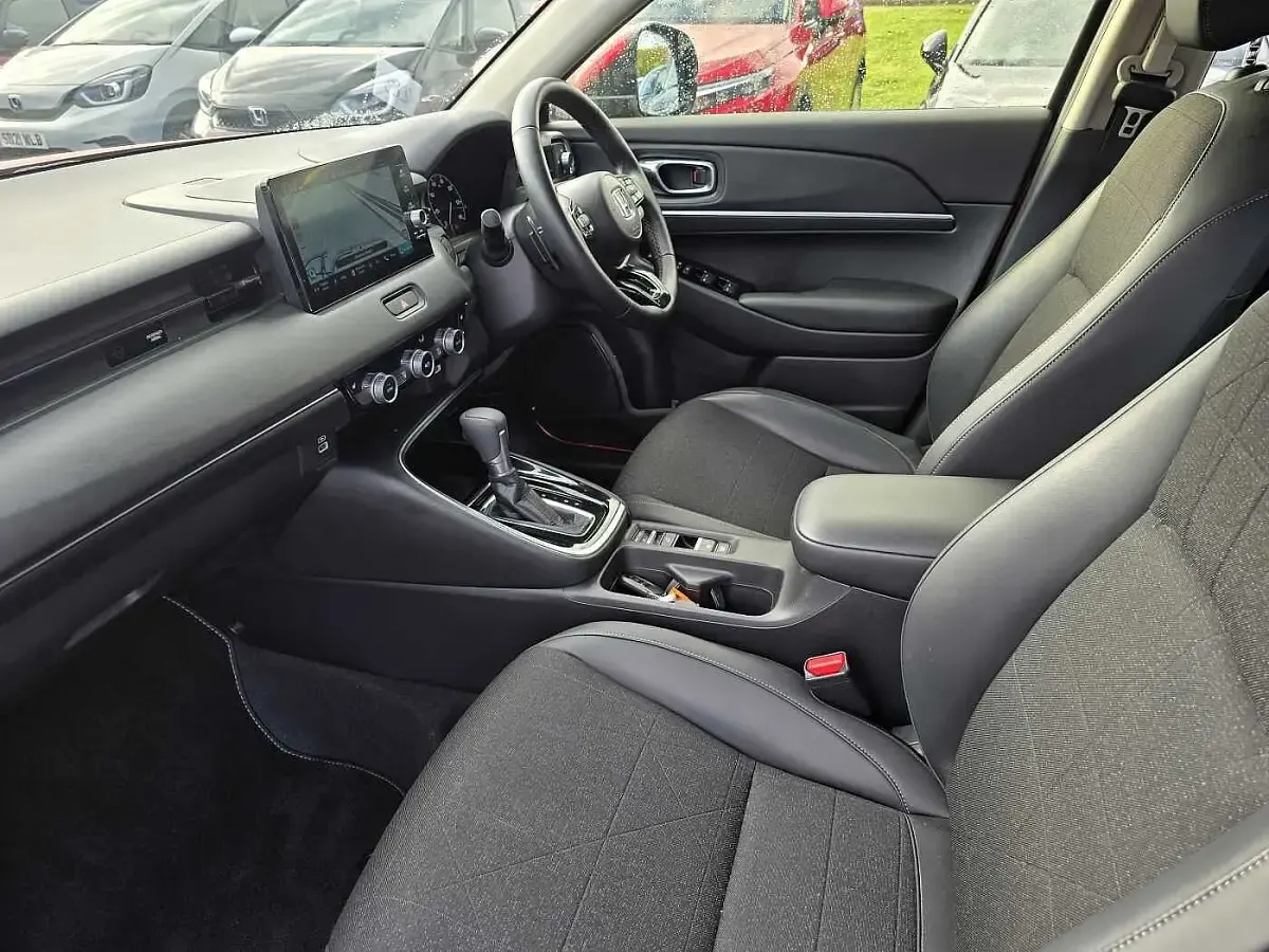 Used Honda HR-V Advance 131 HP (96 kW) 2022 Premium crystal red SUV