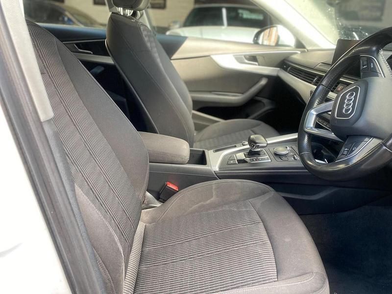 Used Audi A4 Comfort 2016 White Estate