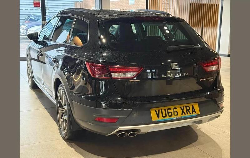 Used Seat Leon SE Technology 180 HP (132 kW) 2016 Black Estate