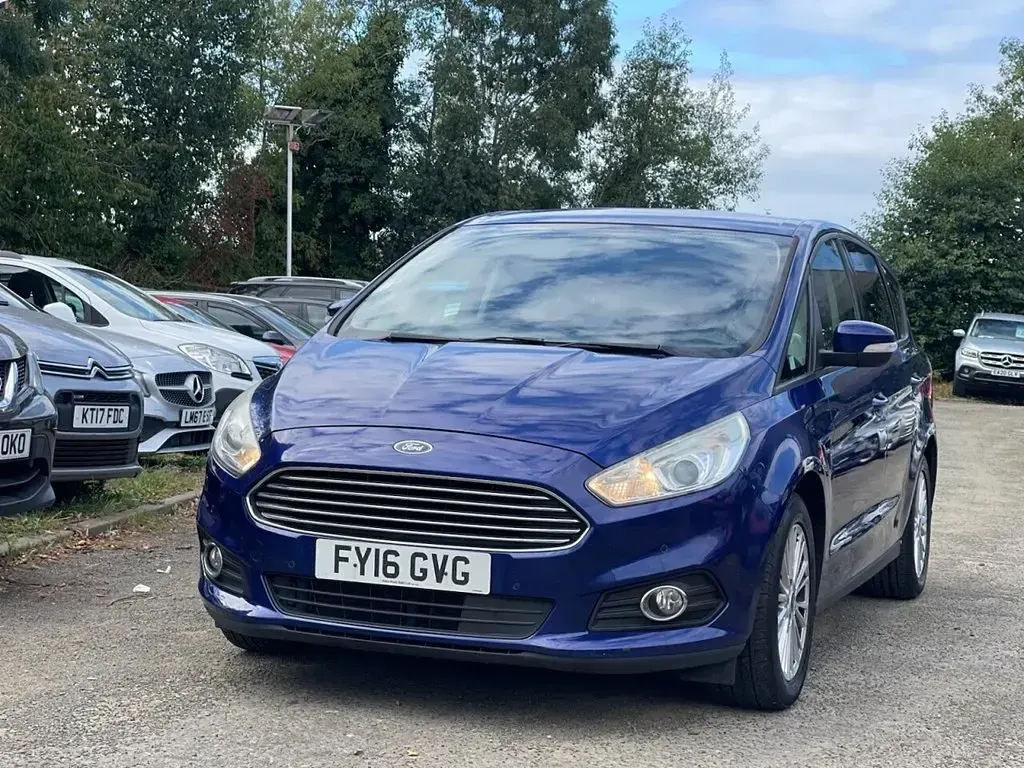 Usado Ford S-MAX Zetec 150 CV (110 kW) 2016 Azul Monovolumen