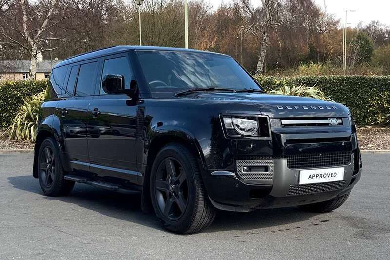 Black Used 2024 Land Rover Defender SE Dynamic SUV | £70,000 (Fair price) - Image 1/4