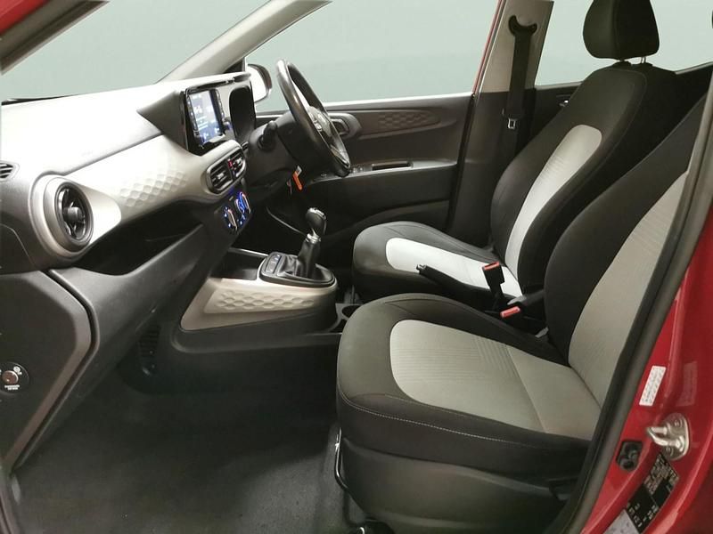 Used Hyundai i10 Premium 84 HP (61 kW) 2020 Red Hatchback