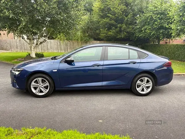 Used Vauxhall Insignia 122 HP (89 kW) 2021 Blue Hatchback