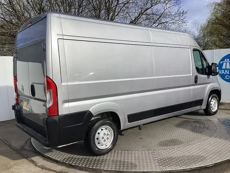 Second-hand Vauxhall Movano 140 CP (102 kW) 2024 Gri Monovolum