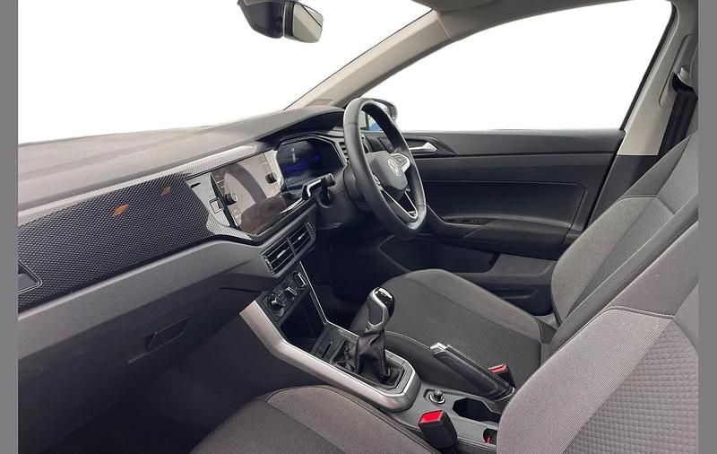 Used VW Polo Life 80 HP (58 kW) 2024 White Hatchback