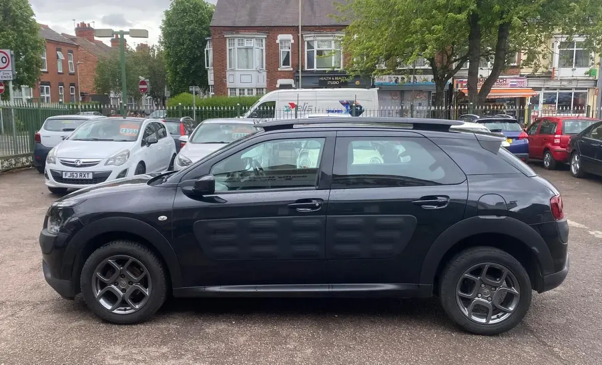 Used Citroën C4 Cactus Feel 100 HP (73 kW) 2015 Black Hatchback