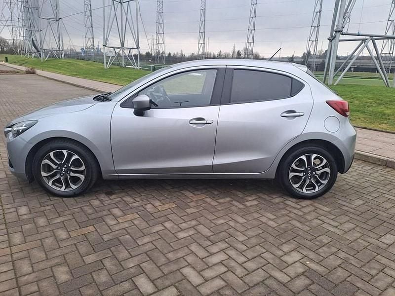 Usado Mazda 2 Inclusive 2015 Prateado Citadino