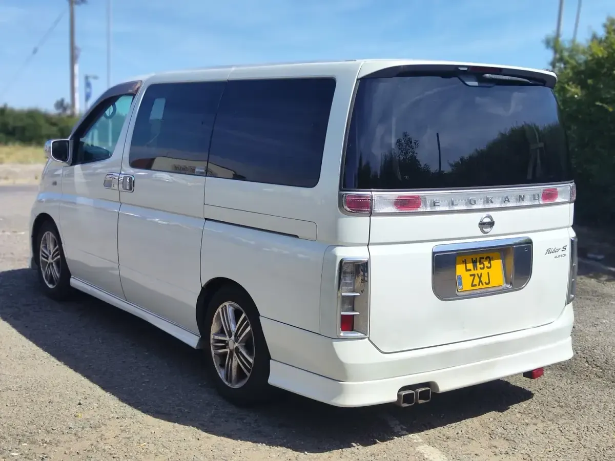 Used Nissan Elgrand S 2018 White MPV