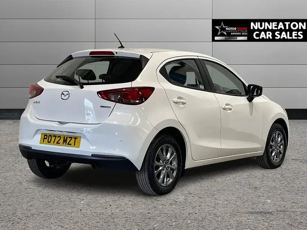 Used Mazda 2 75 HP (55 kW) 2023 White Hatchback
