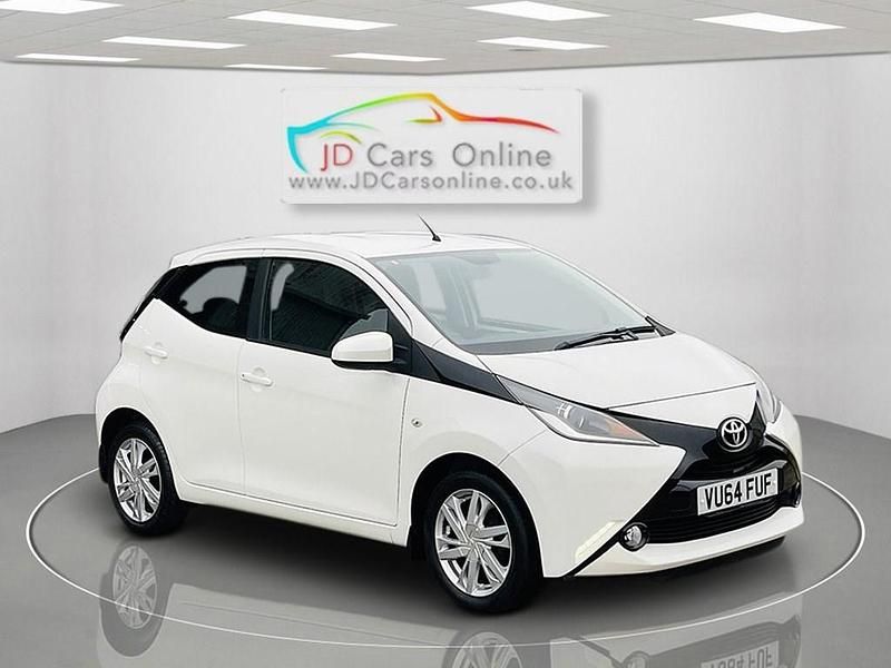 Used Toyota Aygo x-press 2014 White Hatchback