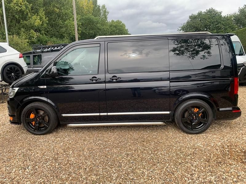Used VW Caravelle Executive 205 HP (150 kW) 2016 Black MPV
