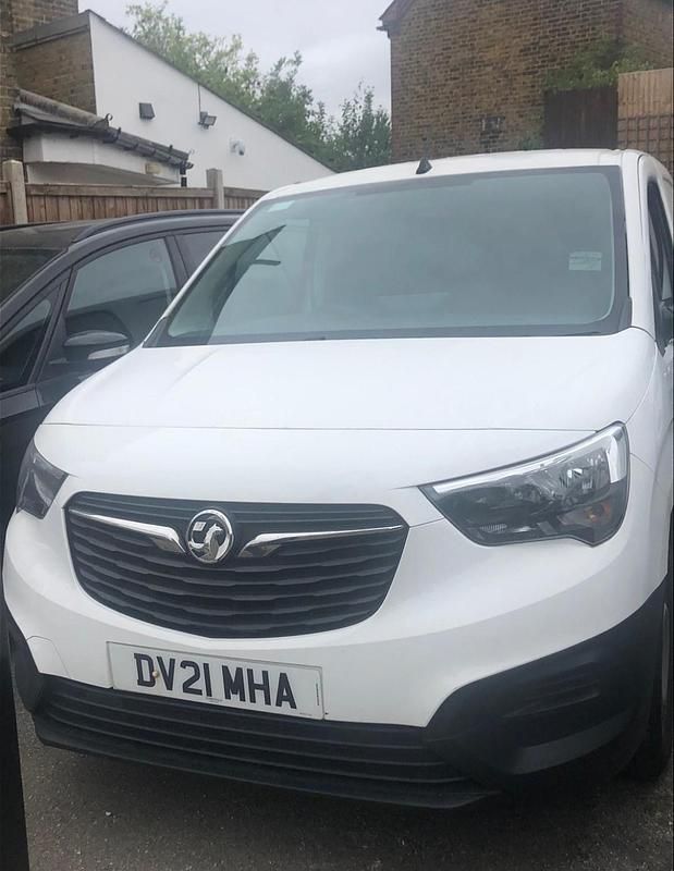 White Used 2021 Vauxhall Combo MPV | £5,495 (Fair price) - Image 1/4