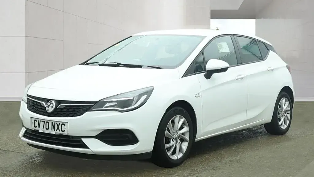 Used Vauxhall Astra S 110 HP (80 kW) 2020 White Hatchback