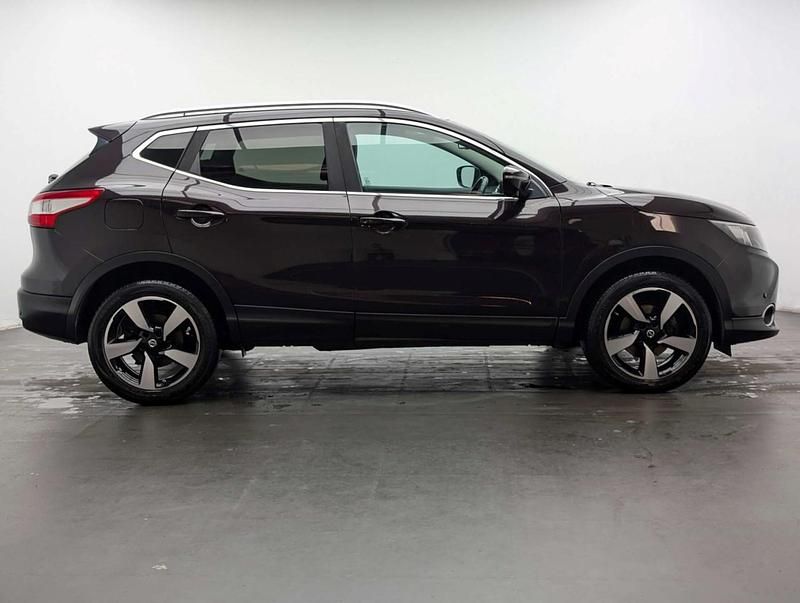 Used Nissan Qashqai N-Connecta 116 HP (85 kW) 2016 Black SUV