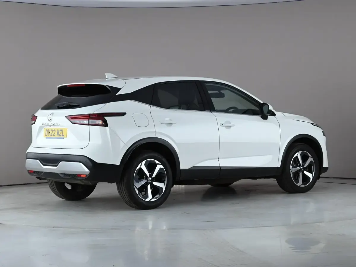 Used Nissan Qashqai N-Connecta 140 HP (102 kW) 2022 White SUV