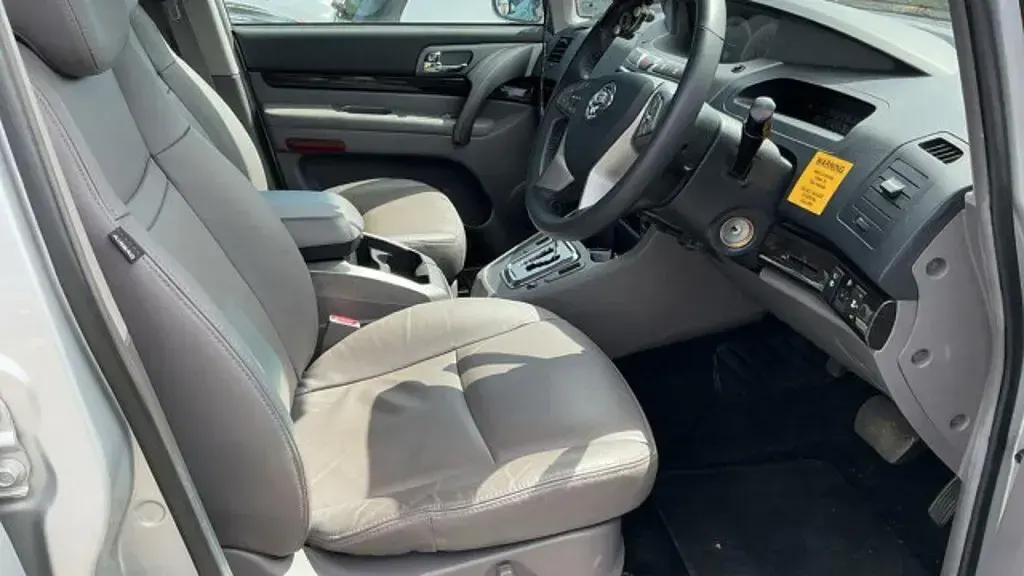 Used SsangYong Rodius 155 HP (114 kW) 2016 Silver MPV