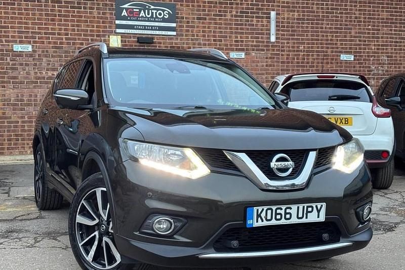 Used Nissan X-Trail N-Vision 130 HP (95 kW) 2017 Green SUV