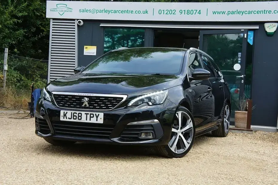 Used Peugeot 308 SW GT-line 130 HP (95 kW) 2019 Black Estate