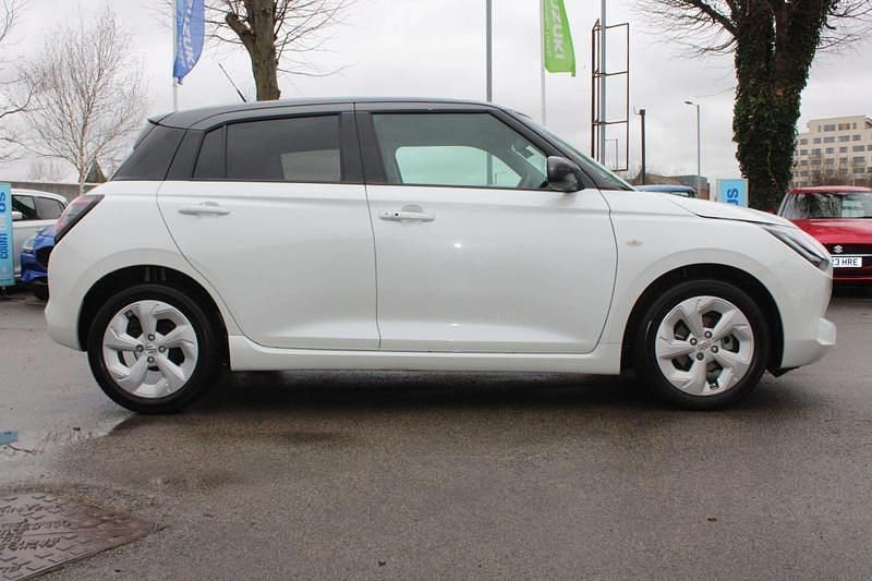 Used Suzuki Swift 2025 White Hatchback