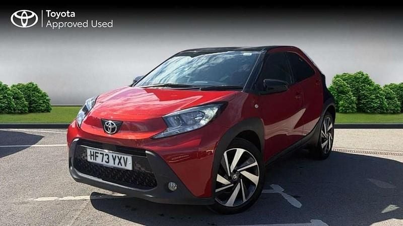 Used Toyota Aygo X 72 HP (52 kW) 2023 Chilli red bitone SUV