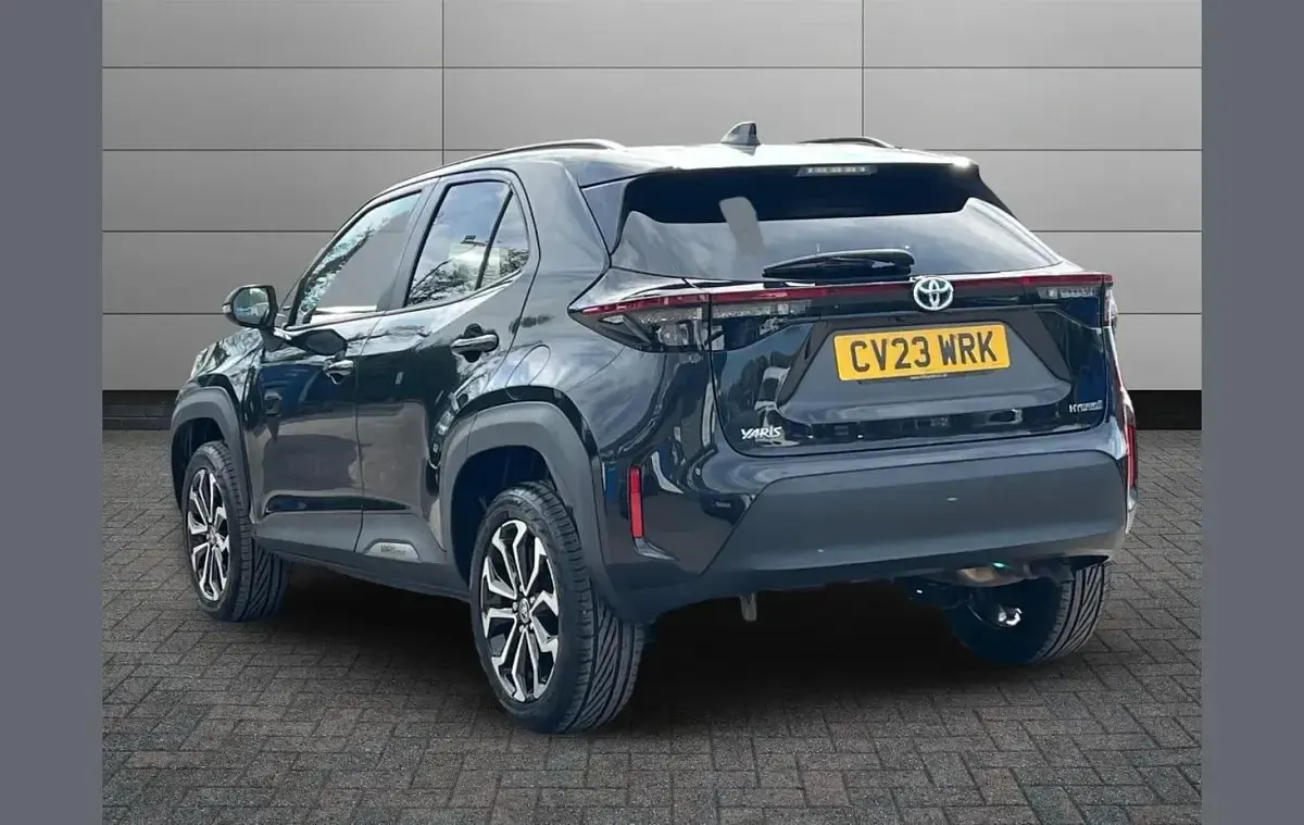 Used Toyota Yaris Cross Design 113 HP (83 kW) 2023 Black SUV