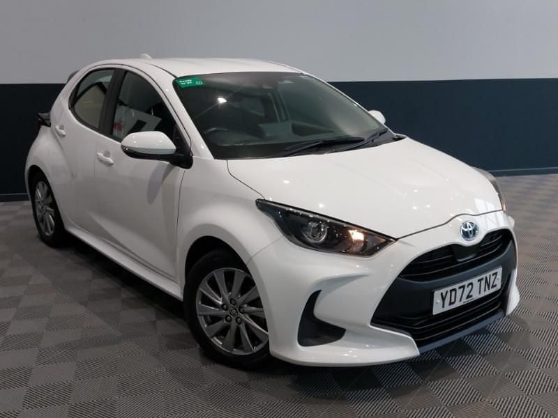 Used Toyota Yaris Hybrid 116 HP (85 kW) 2022 White Hatchback