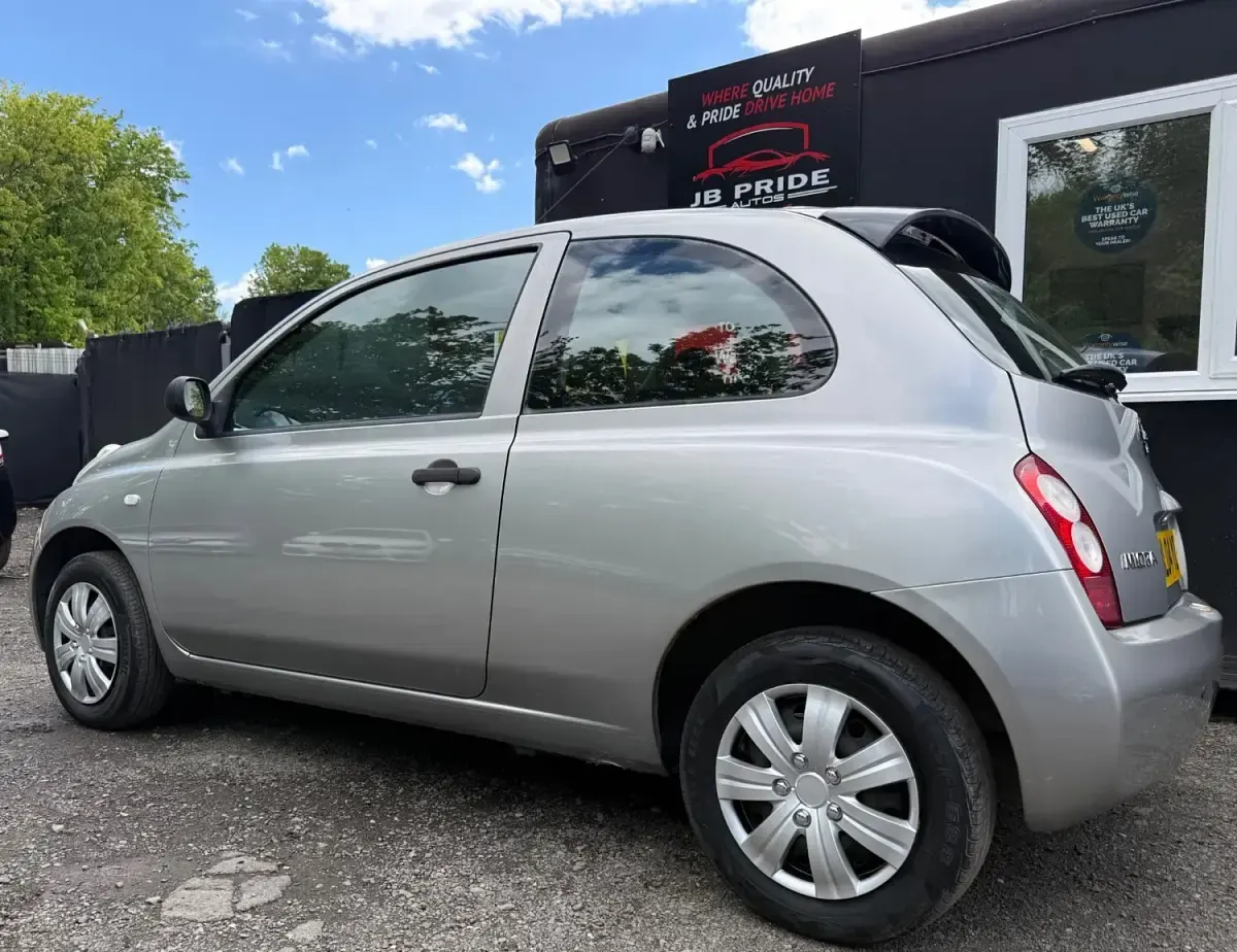 Usado Nissan Micra S 65 HP (47 kW) 2004 Prateado Citadino