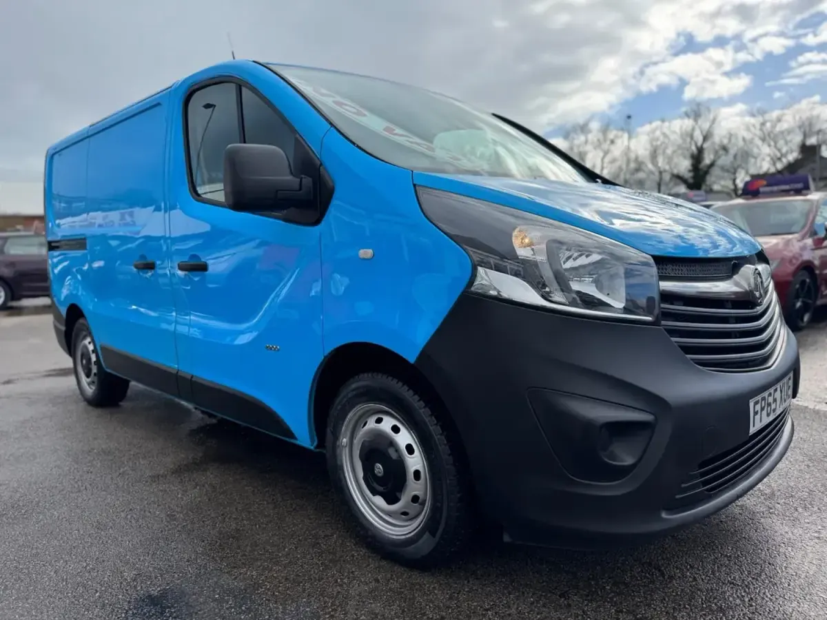 Second-hand Vauxhall Vivaro S 2015 Albastru