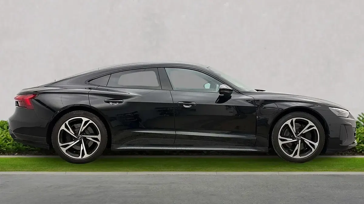 Used Audi e-tron GT quattro Comfort 389 kW (530 HP) 2023 Black Sedan