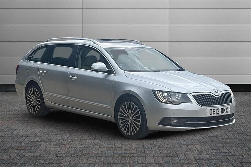 Brilliant silver Used 2013 Skoda Superb Estate | £8,900 (Expensive) - Image 1/3