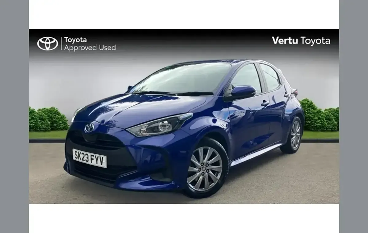 Used Toyota Yaris 113 HP (83 kW) 2023 Blue Hatchback