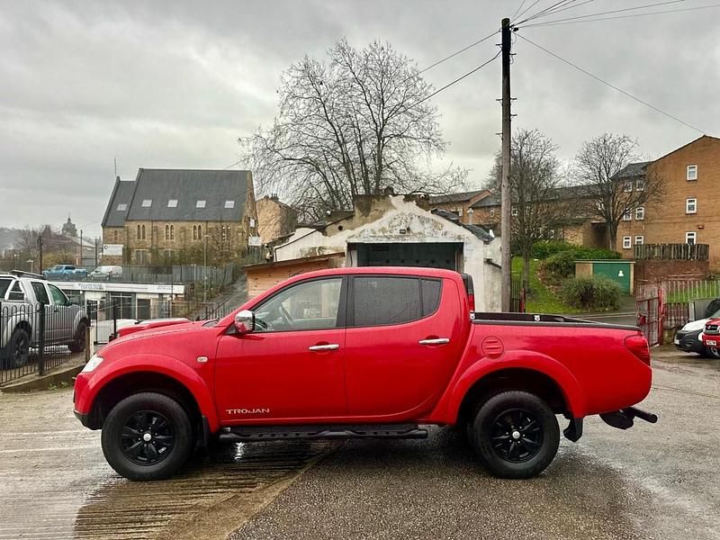 Used Mitsubishi L200 175 HP (128 kW) 2013 Red Pickup