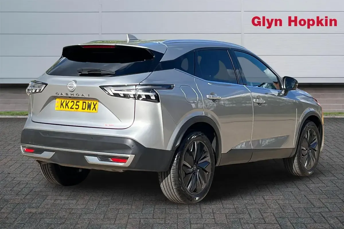 Used Nissan Qashqai Tekna 158 HP (116 kW) 2025 Silver SUV
