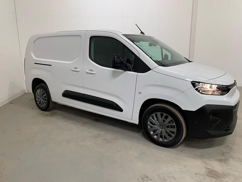 Used Citroën Berlingo 100 HP (73 kW) 2024 White MPV