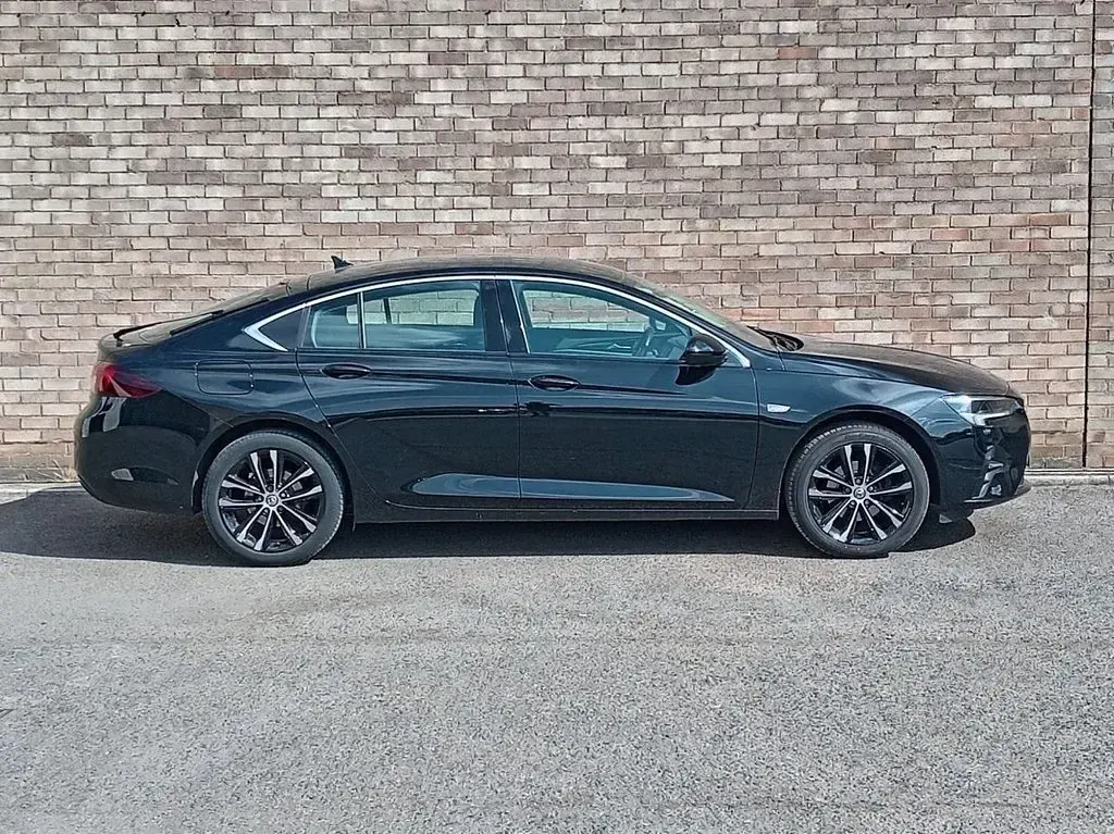 Used Vauxhall Insignia Edition 122 HP (89 kW) 2022 Black Hatchback