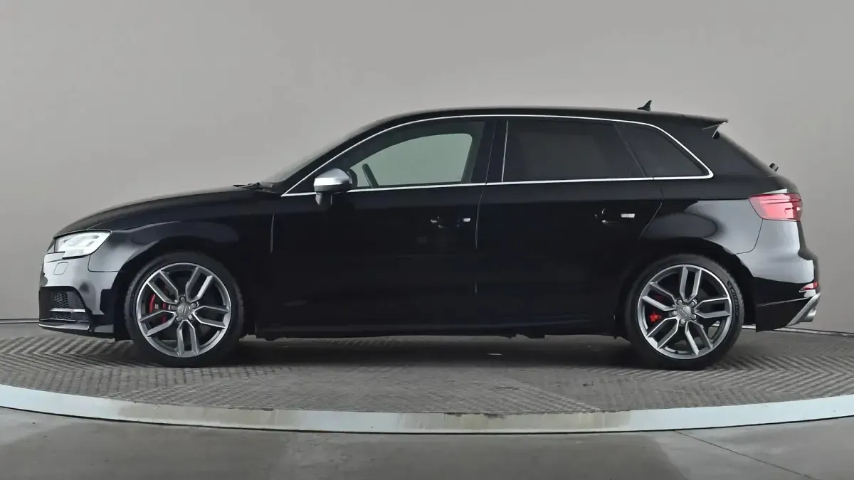Begagnad Audi S3 Sportback Performance 300 HK (220 kW) 2019 Svart Halvkombi