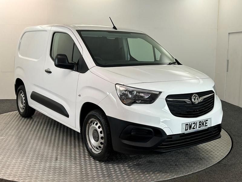 White Used 2021 Vauxhall Combo MPV | £8,500 (Good price) - Image 1/4