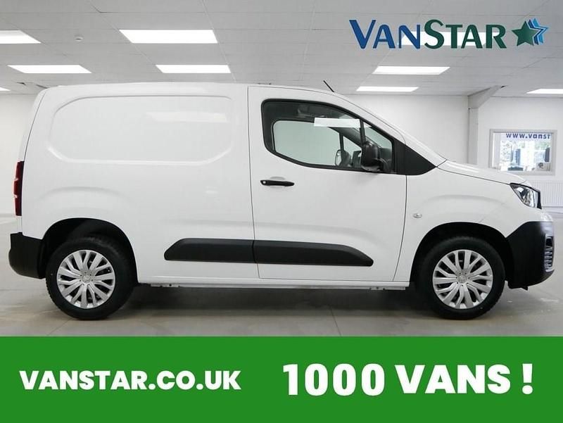 Used Peugeot Partner Premium 100 HP (73 kW) 2021 White MPV