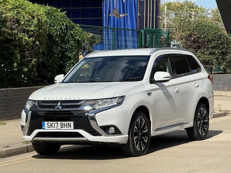 White Used 2017 Mitsubishi Outlander P-HEV Estate | £8,995 (Fair price) - Image 1/4