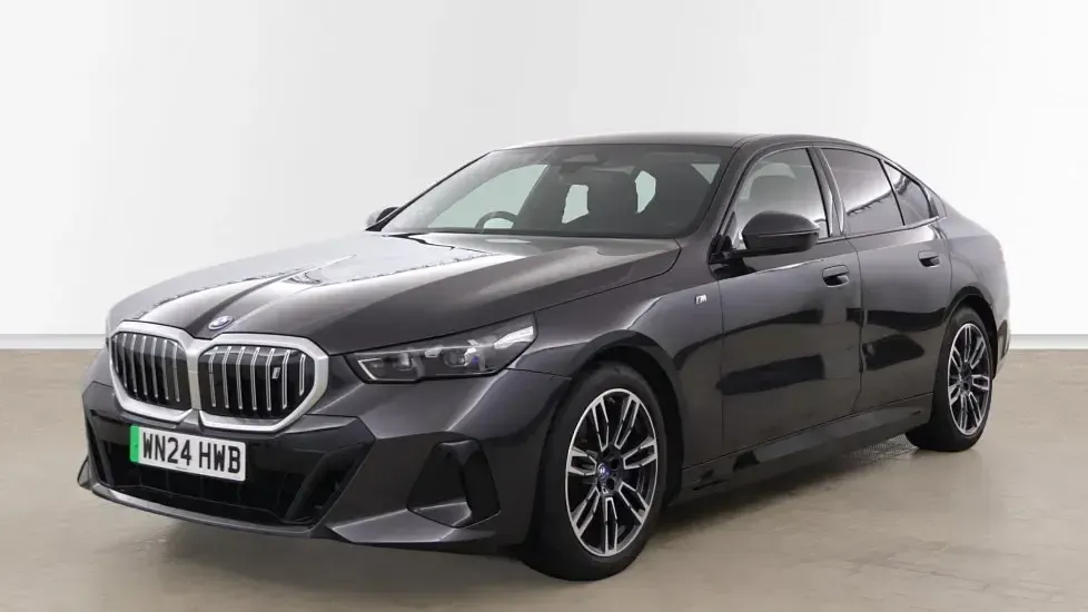 Usado BMW i5 M Sport 246 kW (335 HP) 2024 Cinzento