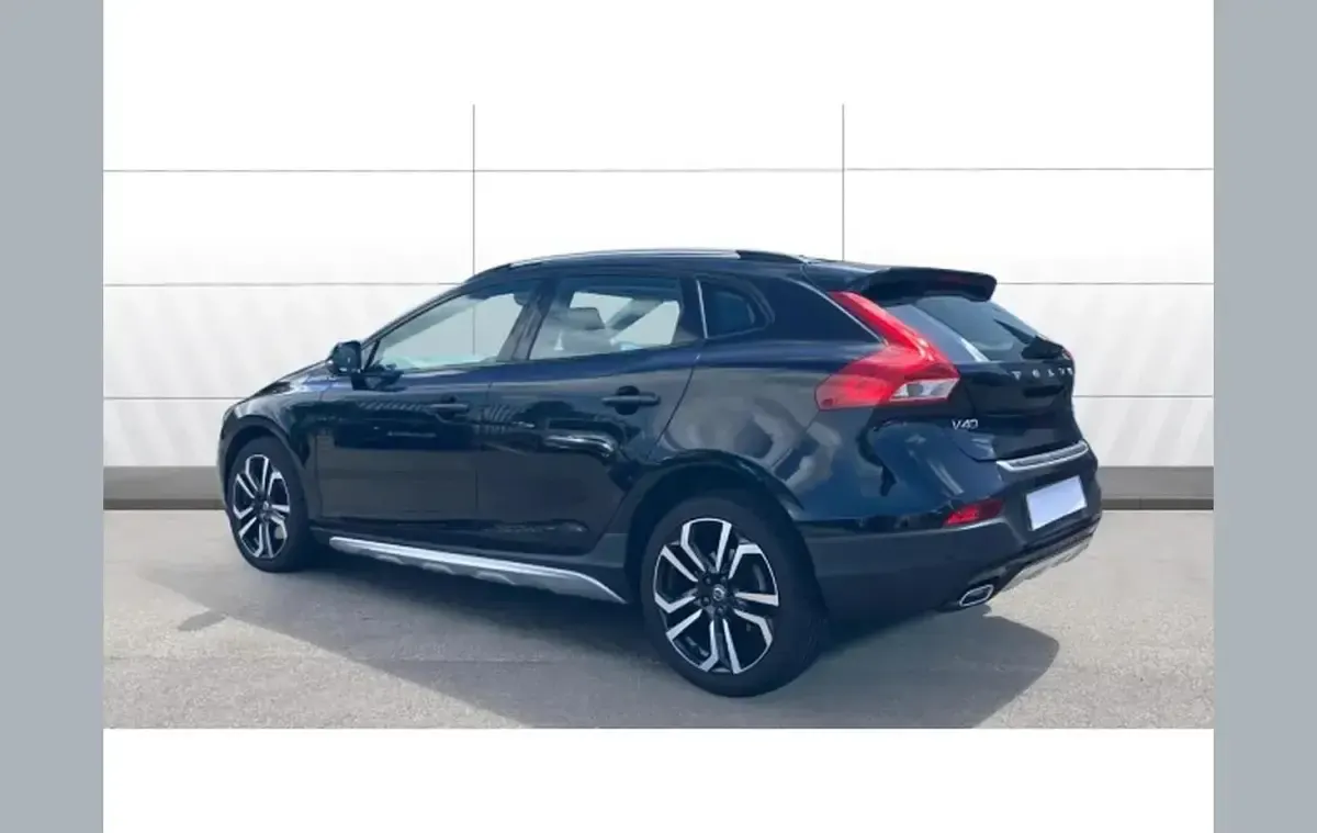 Used Volvo V40 Pro 150 HP (110 kW) 2018 Black Hatchback