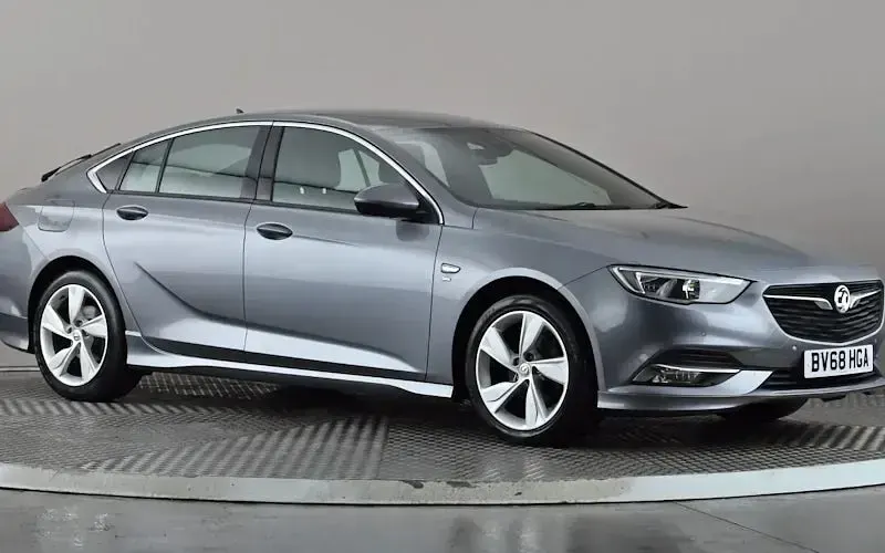Begagnad Vauxhall Insignia Sport 165 HK (121 kW) 2020 Halvkombi