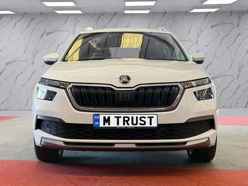 Used Skoda Kamiq SE L Executive 150 HP (110 kW) 2022 White SUV