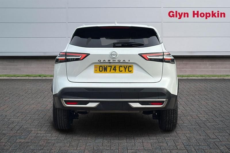 Used Nissan Qashqai N-Connecta 2024 White SUV