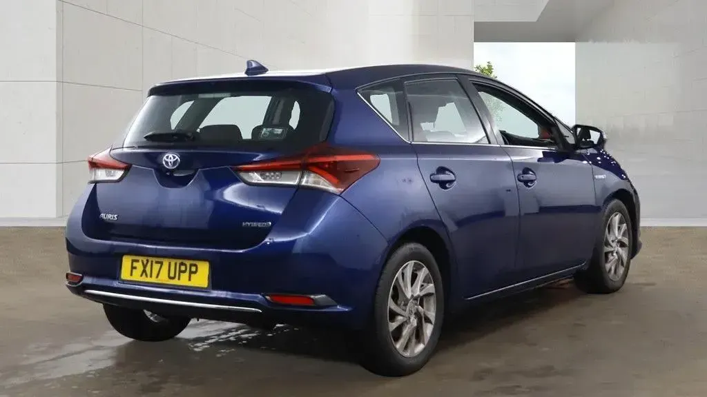 Used Toyota Auris Hybrid Business Edition 136 HP (100 kW) 2017 Blue Hatchback