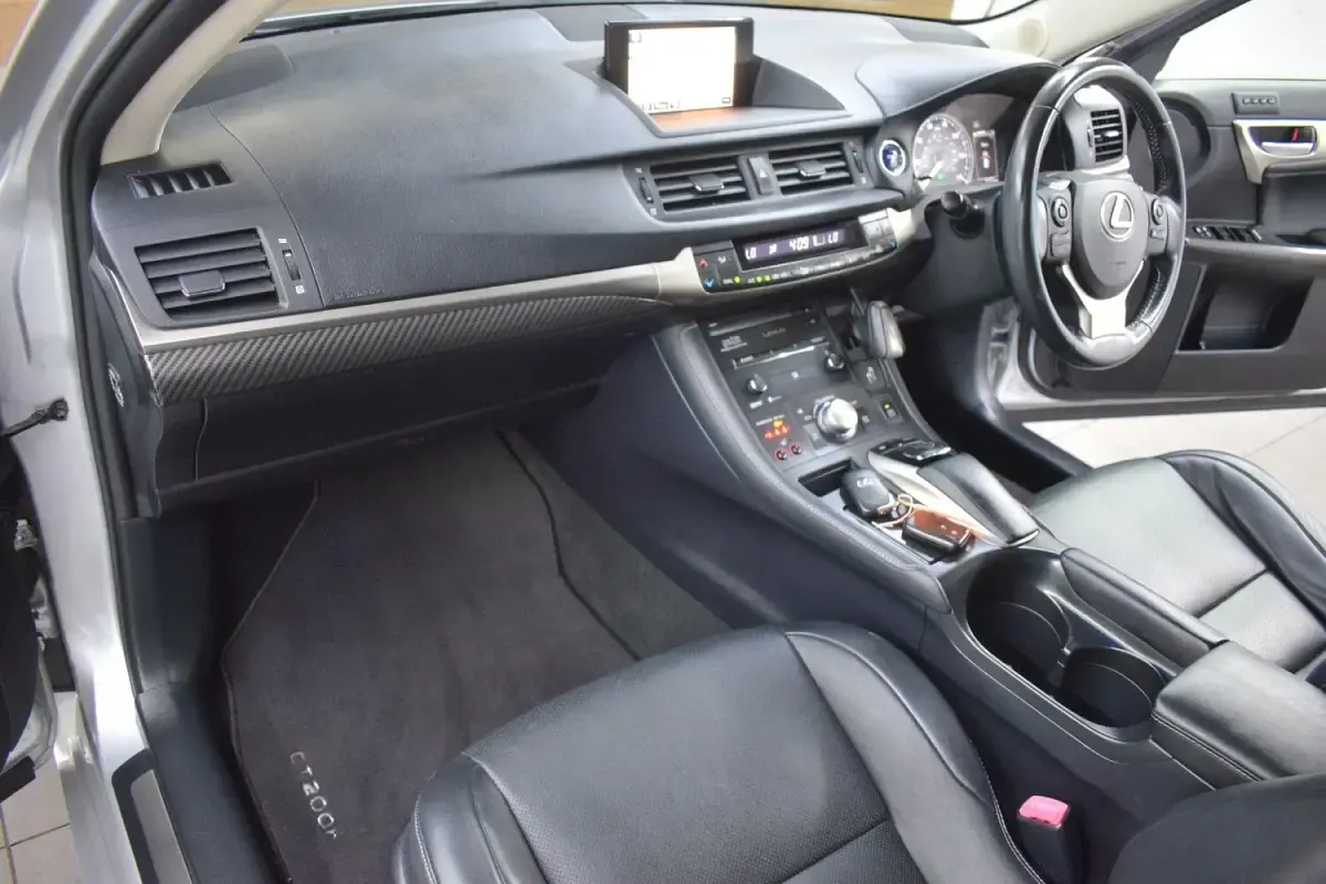 Used Lexus CT200h 2015 Silver Hatchback